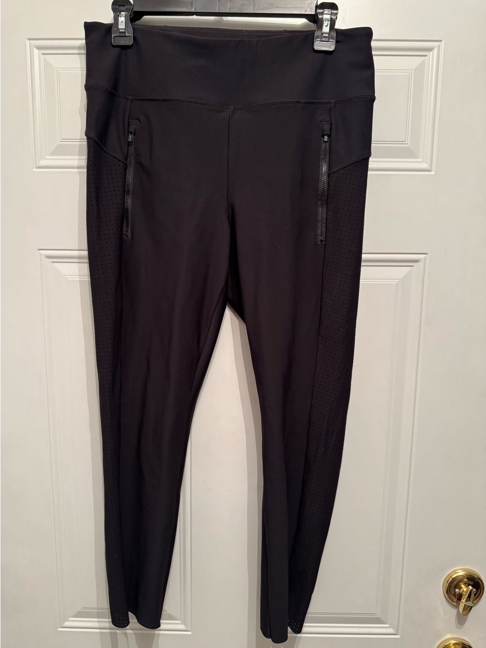 ATHLETA Stellar Tight Legging perforated  sides M Zipper Pockets size Med